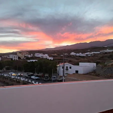 Casa Abona, Precioso Atico Con Wifi Gratis Y Vistas Increibles Al Mar Y La Montana